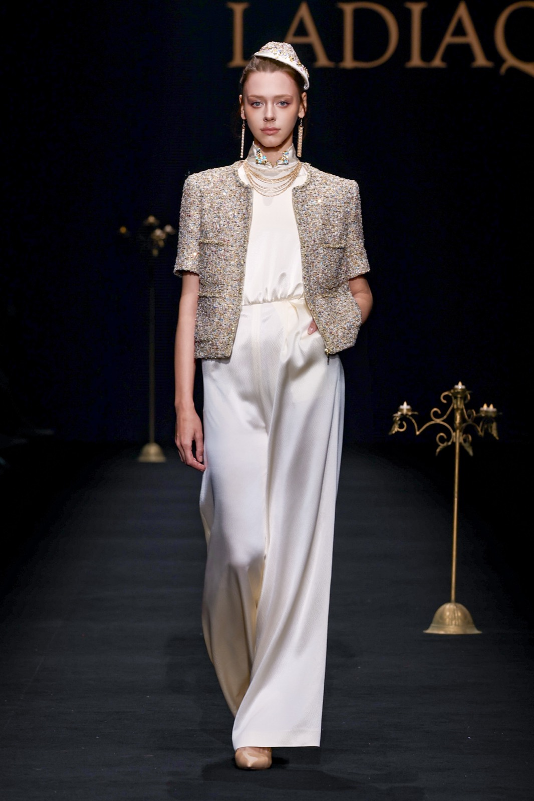 柔水之铠 2027 新品发布会 Look 02