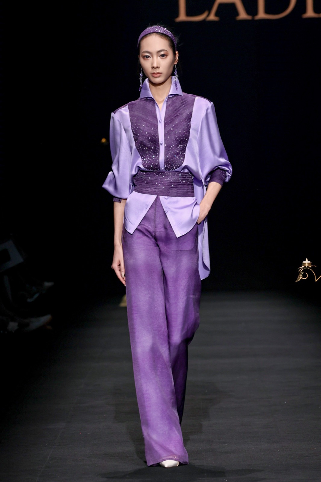 柔水之铠 2027 新品发布会 Look 17
