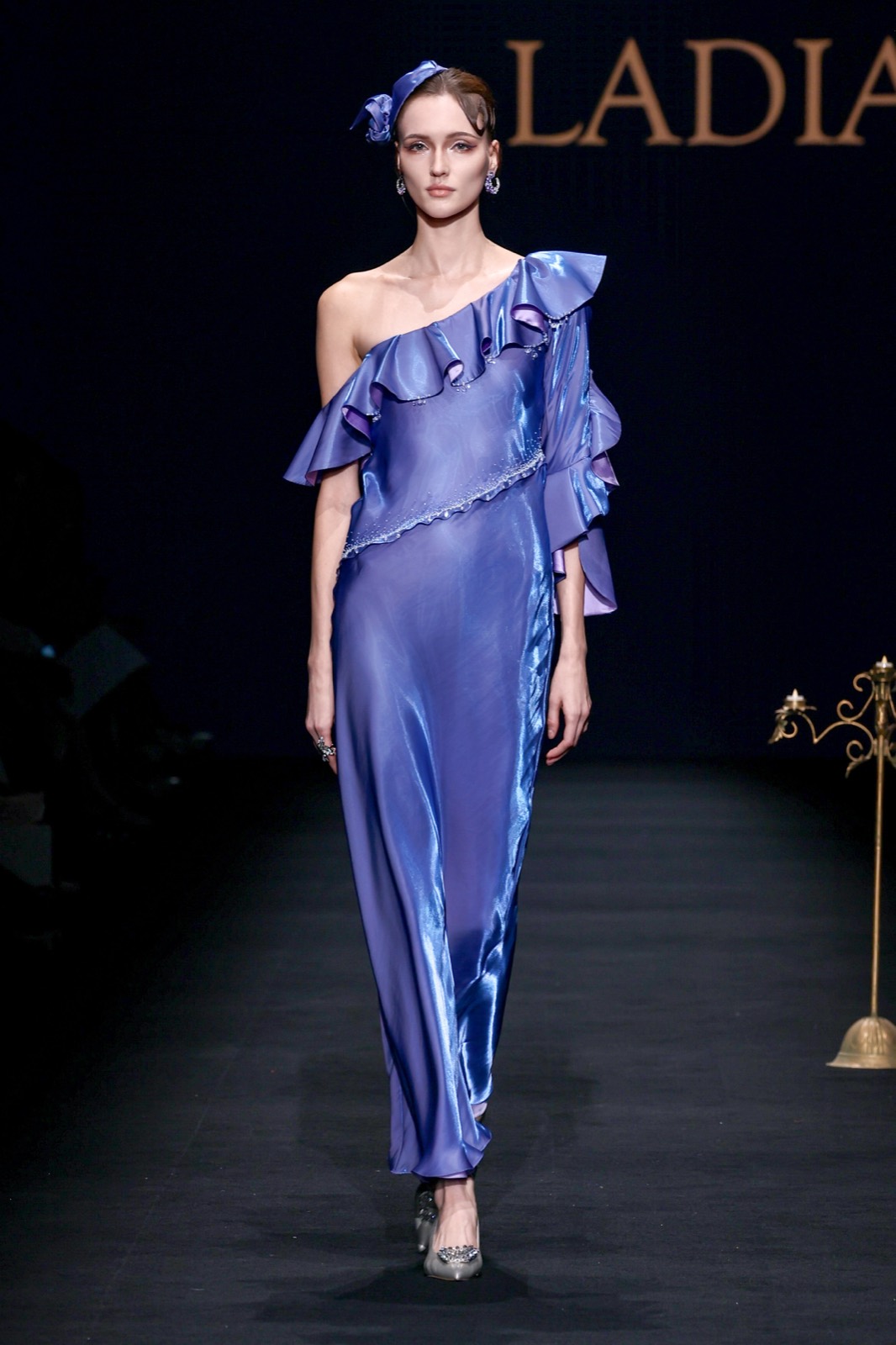 柔水之铠 2027 新品发布会 Look 19