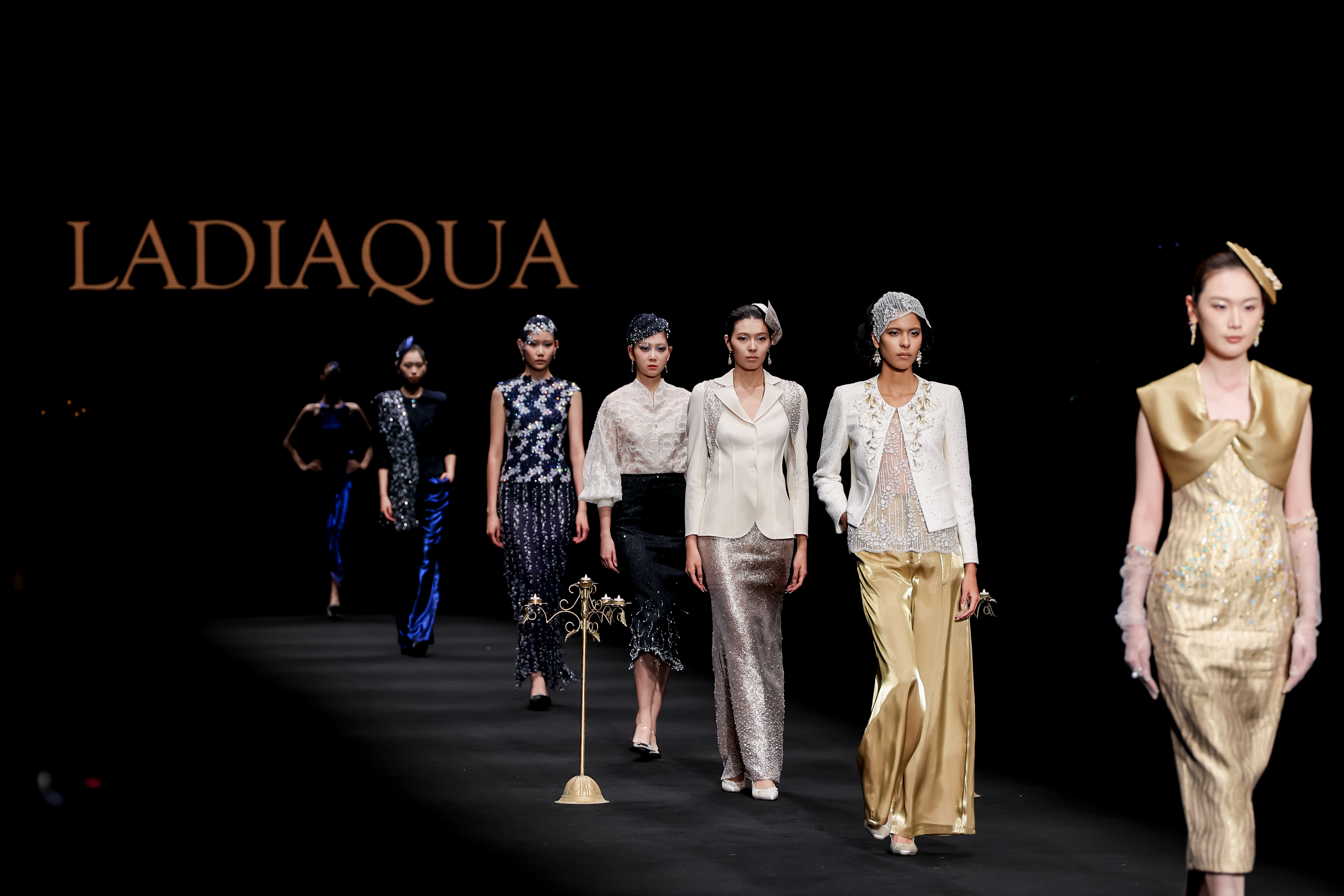 收官报道中的 LADIAQUA 柔水之铠秀场群像